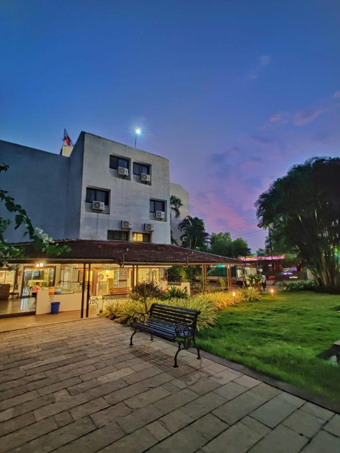 Hotel Ashwin Igatpuri, Pure Veg & Jain Food Zewnętrze zdjęcie